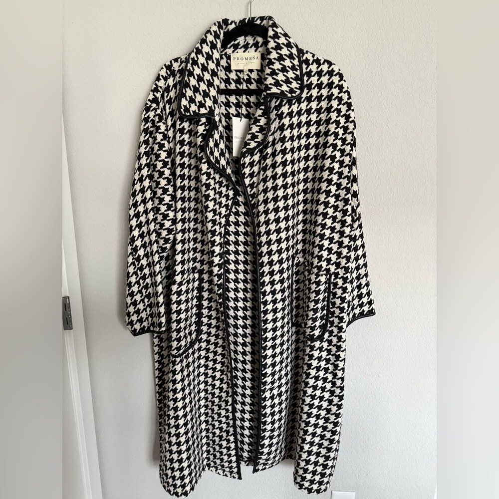 Vici houndstooth coat
